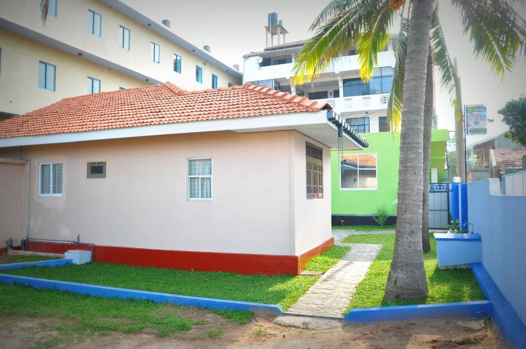 Tms Beach House Negombo Esterno foto