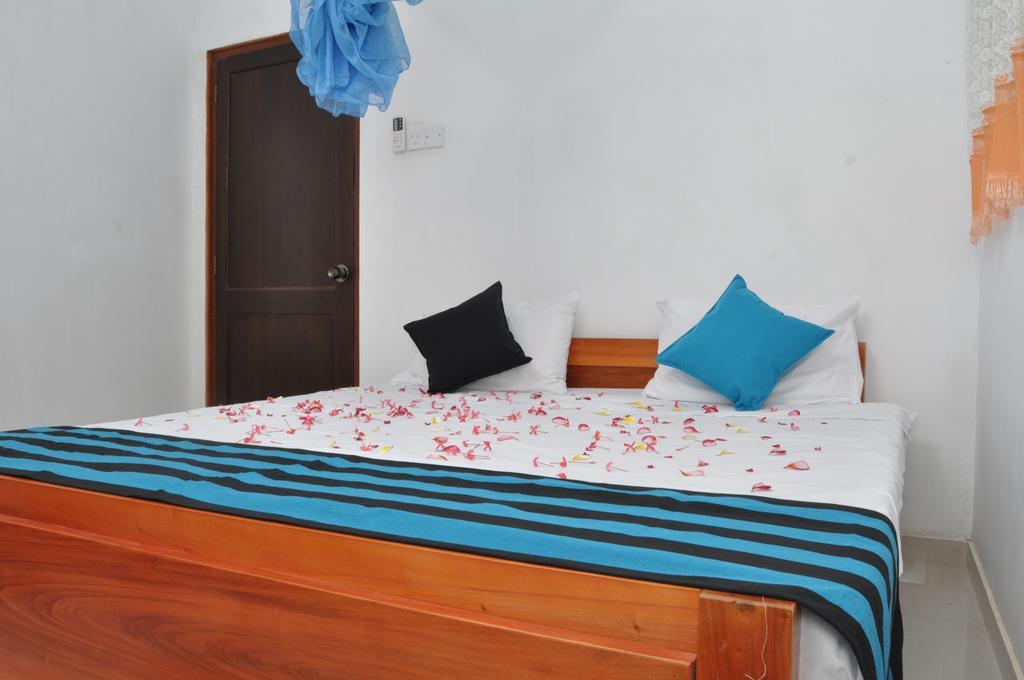 Tms Beach House Negombo Esterno foto