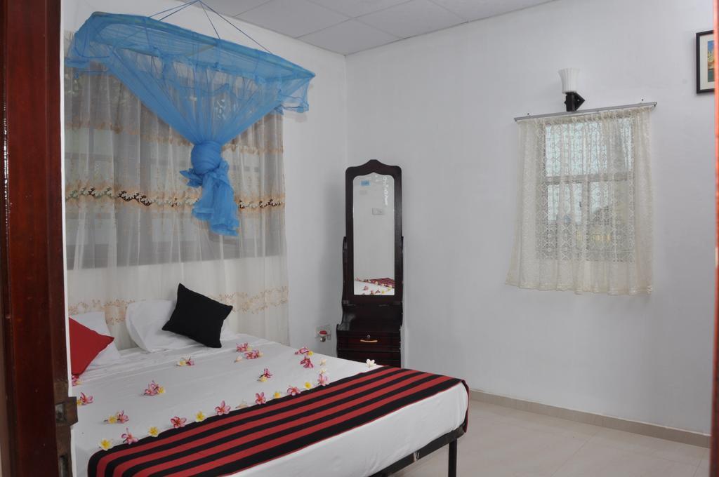 Tms Beach House Negombo Esterno foto