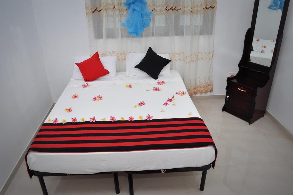 Tms Beach House Negombo Esterno foto
