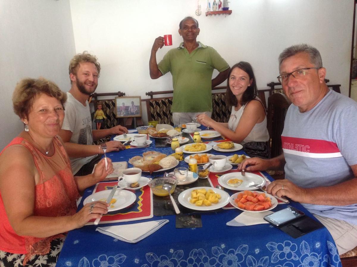 Tms Beach House Negombo Esterno foto