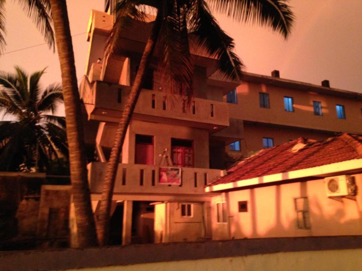 Tms Beach House Negombo Esterno foto